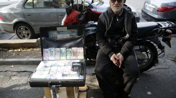 Moneda Iranului se prăbușește: un dolar, aproape un milion de riali