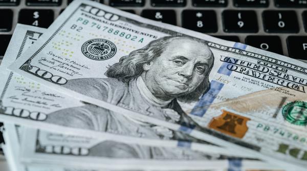 Dolarul, la cel mai scăzut nivel din ultima perioadă. Analize și așteptări pe termen scurt