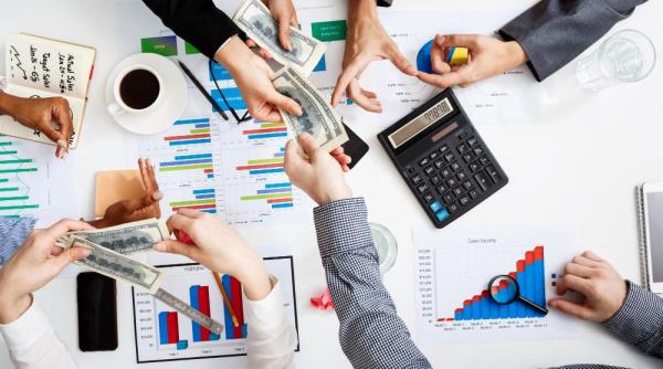 Finanțarea rapidă: Avantaje și riscuri