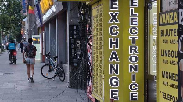 Leul, sub presiune. Moneda naţională se depreciază faţă de euro