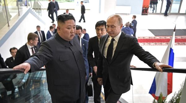 Întâlnirea Kim Jong Un - Vladimir Putin, de la Beijing, urmată de un ritual bizar
