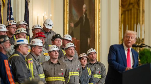 FT: Economia lui Trump se clatină. Impact politic în preajma alegerilor 