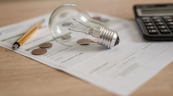 Preţul energiei electrice a explodat! Creştere cu 65,73%