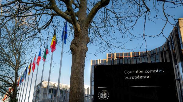 Curtea de Conturi Europeană avertizează asupra risipei de fonduri UE. De ce este important pentru România