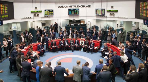 Cuprul sparge pragul de 10.000 dolari! Așteptările privind Fed agită piețele