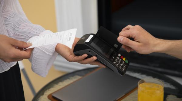 Ministerul Finanțelor simplifică regulile pentru plata amenzilor: De la numerar, la internet banking, POS-uri în Trezorerie și primării