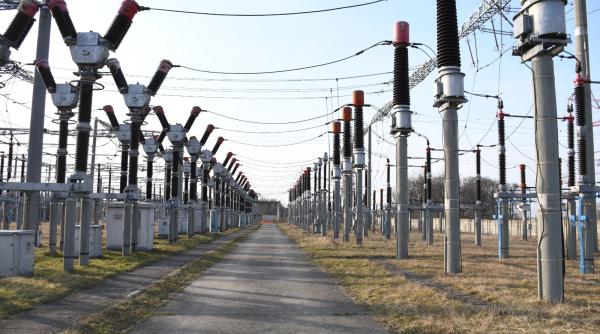 Exportăm curent ieftin, dar noi plătim cea mai scumpă electricitate