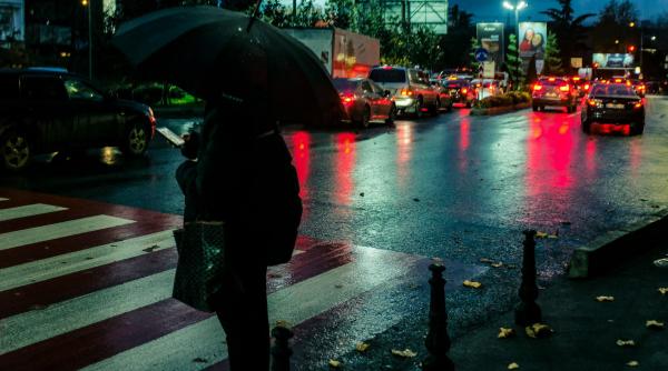 Avertizări meteo și hidrologice pentru 2-4 octombrie: ploi abundente, ninsori și risc de viituri