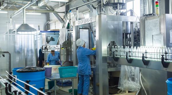 Guvernul scumpește apa minerală „la izvor”: cât va costa