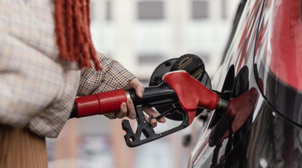 Prețurile carburanților: benzina crește, motorina rămâne constantă