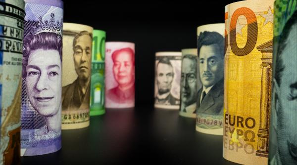 Leul se clatină! Euro și dolarul cresc, aurul se ieftinește. Anunţul BNR