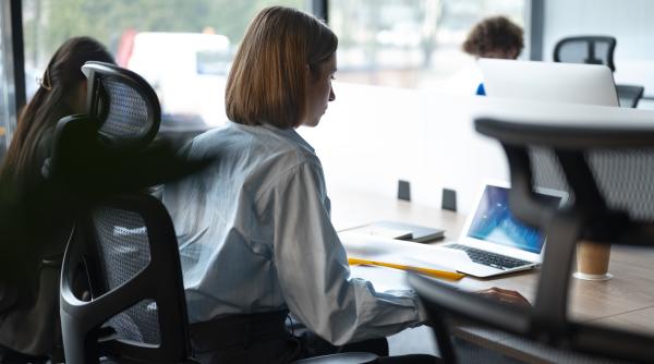 Şapte din zece bugetari spun că merită un salariu mai mare decât în prezent