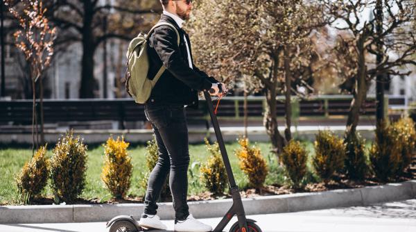 Trotinetele și scuterele electrice intră sub obligația RCA. Legea a intrat în vigoare