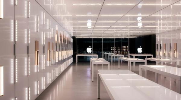 Apple revine în forță în China: Lansarea iPhone 17 atrage vânzări record, în ciuda concurenței locale