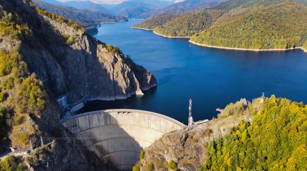 Hidroelectrica reia deversările controlate la Vidraru: Avertisment pentru populația din aval