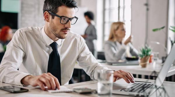 Lovitură pentru firme: raportările ESG și financiare devin publice și obligatorii