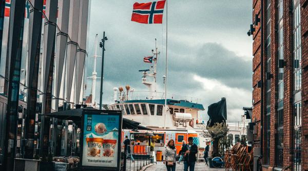 Milionarii Norvegiei își părăsesc țara. Cum s-a ajuns aici și cine câștigă de pe urma exodului