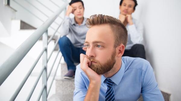 „Nu ne vede nimeni!” Angajații se plâng că munca lor trece neobservată