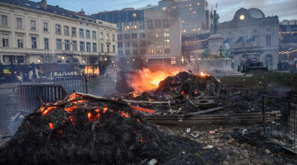 Proteste violente la Bruxelles. Coșea: fermierii europeni nu vor putea concura