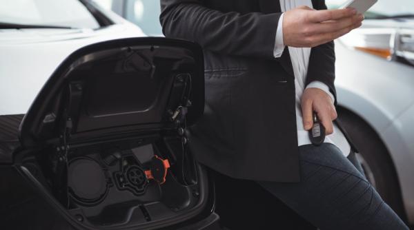 Impozitul pentru maşinile hibrid în 2026, modificări majore. Ce trebuie să ştie proprietarii