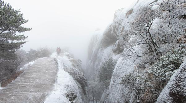 Prognoză ANM: vreme severă în munți, cu viscol și rafale de peste 100 km/h