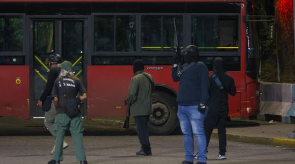 Alertă internațională: SUA lansează atacuri asupra Venezuelei, Maduro și soția sa capturați