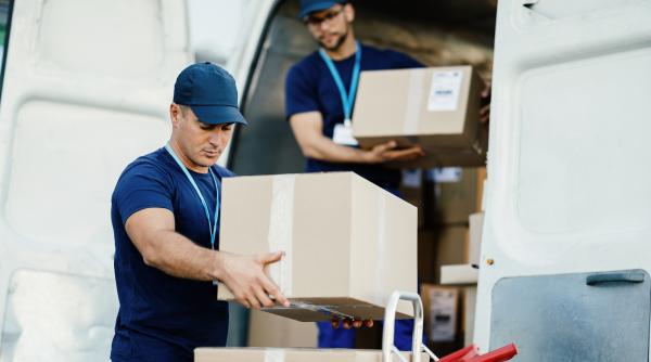 Colete extracomunitare. Neplata taxei logistice devine infracțiune, potrivit Monitorului Oficial