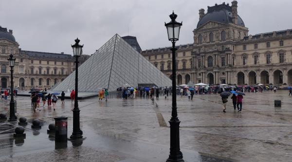 După jaful de la Luvru, încă un furt de bijuterii zguduie Franţa