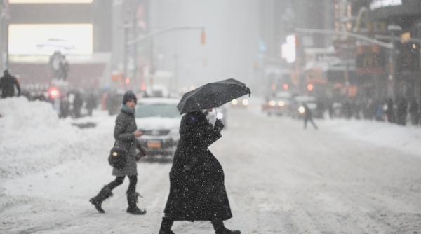 Ninsori și ger în București. Se depune strat de zăpadă, temperaturile scad sub -10 grade