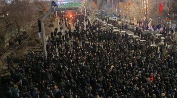 Proteste sângeroase în Iran. Medicii spun că nu mai au loc pentru morți și răniți