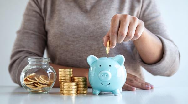 Câţi bani au românii în Pilonul 2 de pensii şi ce se întâmplă cu ei