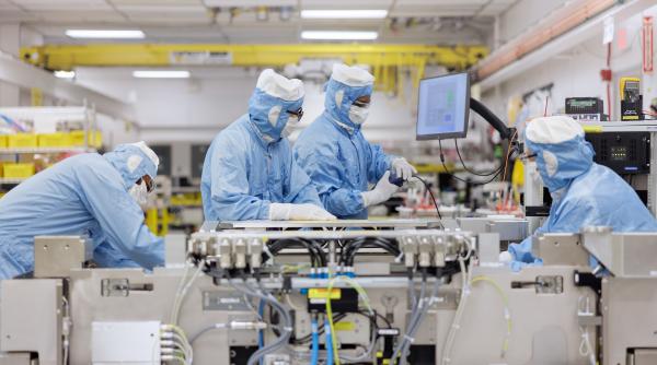 Compania olandeză ASML devine piesa-cheie în cursa globală pentru cipuri AI