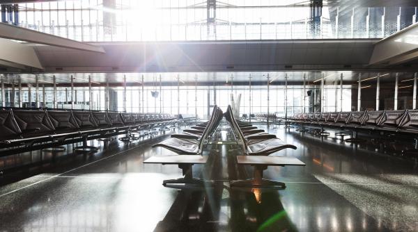 Zboruri suspendate la Berlin, din cauza poleiului