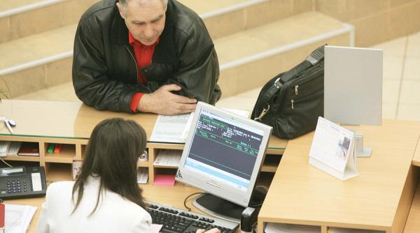 Curs BNR. Leul pierde teren în fața dolarului și francului elvețian. Aurul scade puternic