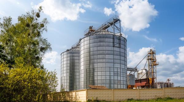 Termenele-limită pentru taxa pe stâlp: când se declară și când se plătește impozitul pe construcții