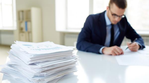 Noi reguli pentru firmele cu datorii. Statul extinde controlul asupra transferului de părți sociale