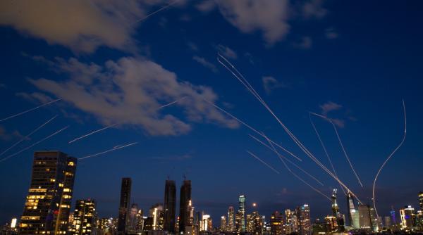 Petrol mai scump și incertitudine. Efectele conflictului din Iran asupra economiei