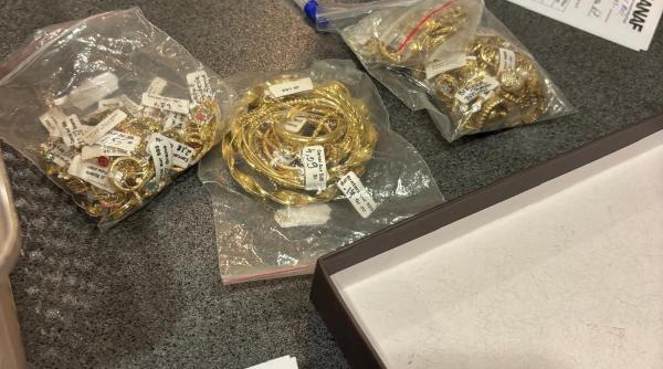 ANAF a pus tunurile pe vânzătorii de bijuterii. 32 kg de aur și argint, confiscate într-o singură acţiune de control
