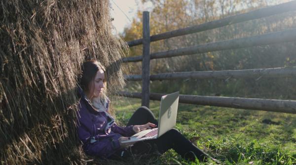 PNRR: Guvernul încearcă să salveze banii pentru extinderea rețelei de internet în sate