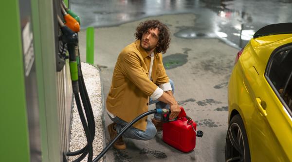 Nou salt al prețurilor la carburanți. Motorina superioară trece de 10 lei/litru
