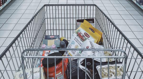 Semnal de alarmă în economie: Cea mai mare scădere a vânzărilor din retail de după pandemie