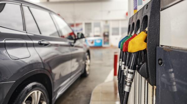 Motorina la 10 lei/l ar putea deveni noua normalitate, nu excepţia. Avertismentul unui expert