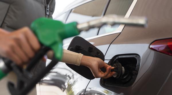 Cum vrea statul să controleze prețurile carburanților în actuala criză