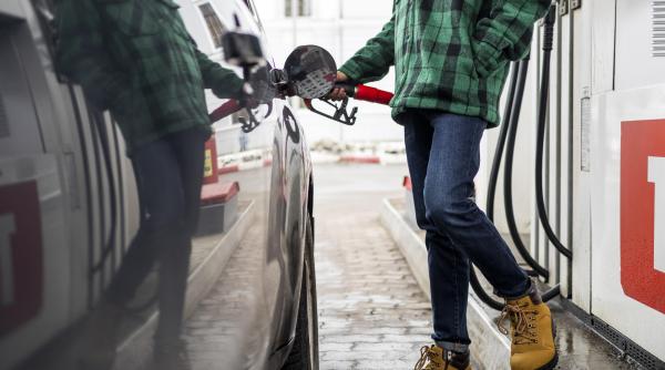 Declararea crizei pe piața petrolului, amânată din cauza birocrației