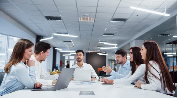 Peste 32.000 de posturi au dispărut din sistemul public într-un singur an