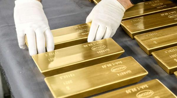 Prețul aurului crește peste 4.500 dolari pe fondul tensiunilor din Iran