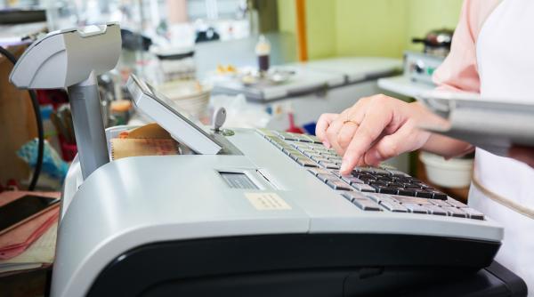 Bonul fiscal se schimbă complet: Cod QR, date suplimentare și raportare automată