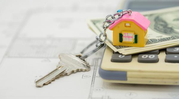 Statul scumpește chiriile. Noile tarife, aplicate și pentru contractele în derulare