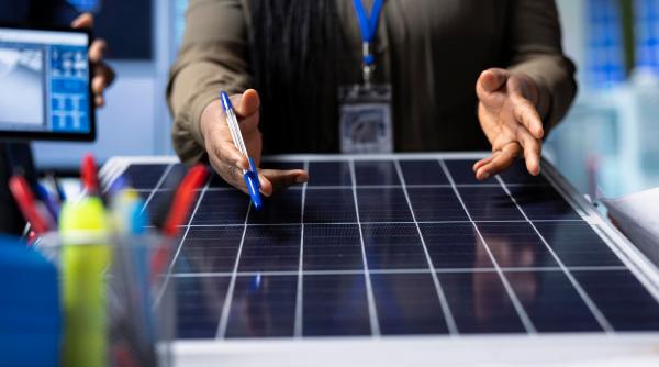 Cererea pentru panouri solare explodează în Europa după războiul cu Iranul