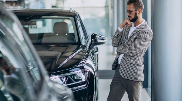 Comerț auto 2026: creștere lunară de 14,9%, dar scădere anuală de 3,1%